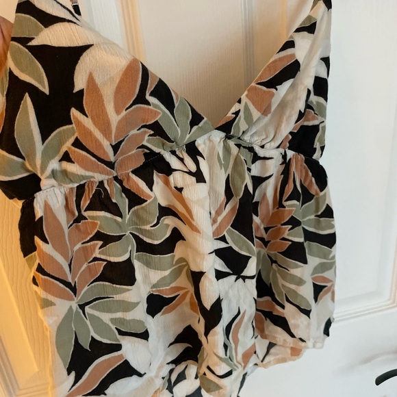 Volcom Multicolor Leaf Pattern top - Picture 2 of 6